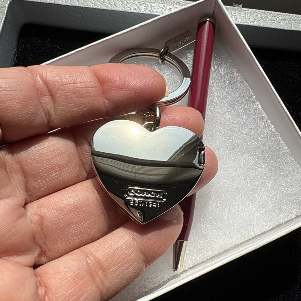 Coach Locket Heart Key Holder with Coach Mini Pen - Picture 2 of 6